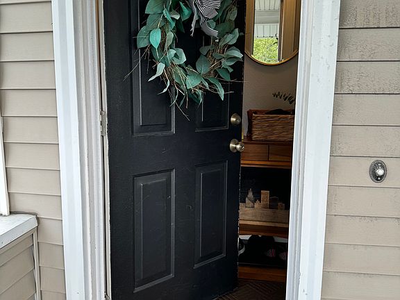 A welcoming entrance allows for a clear threshold into the home.