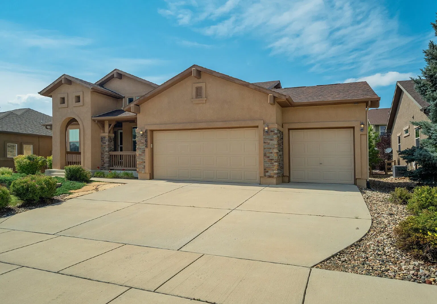 5 bed, 3.0 bath, 3800 sqft, $3,100 — Photo 3