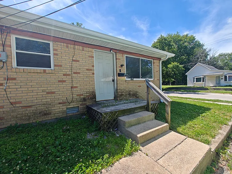 647 W Franklin St — Photo 10
