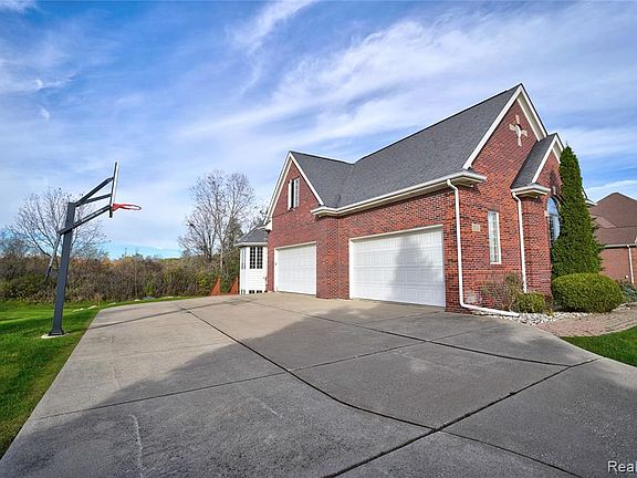 5th image of 17041 Kings Fairway Ln