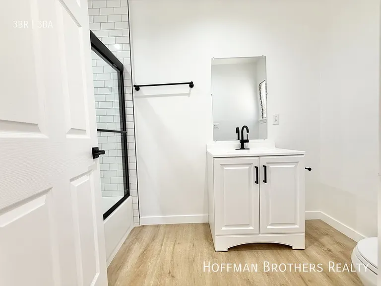 334 N Gardner St — Photo 16