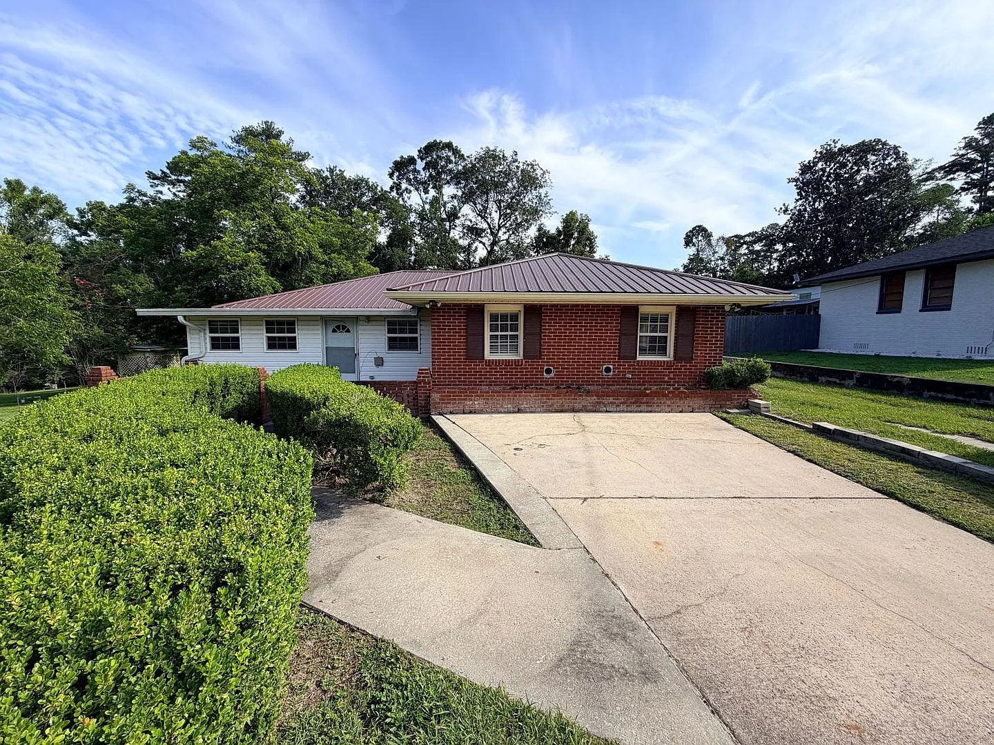 Spacious 4BR Family Home Bath Home in Valdosta — Photo 3
