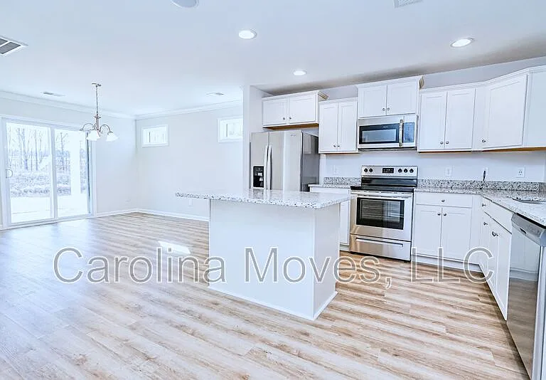 400 Chinchilla Dr — Photo 7