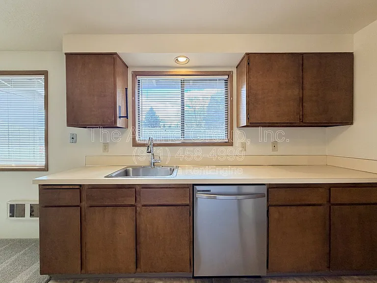 240 NE 143rd Ave — Photo 4