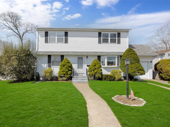 121 Sullivan Avenue, Farmingdale, NY 11735
