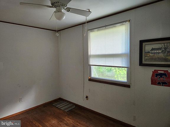 5th image of 217 Robin Rd