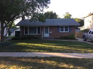 208 Highland Dr, Iowa City, IA 52246