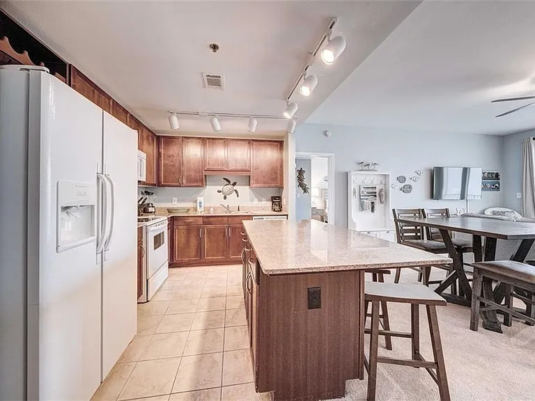 9860 Thomas South Dr S #711 — Photo 3