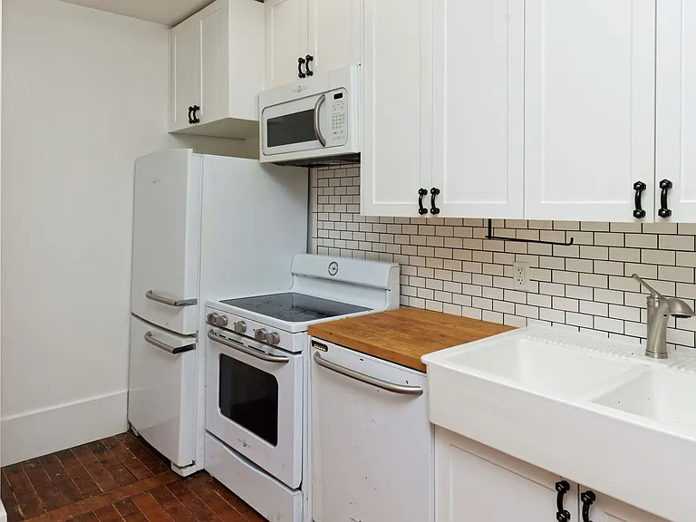 1605 Clay St — Photo 9