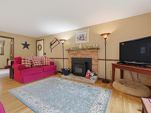 5th image of 60 Forest View Dr