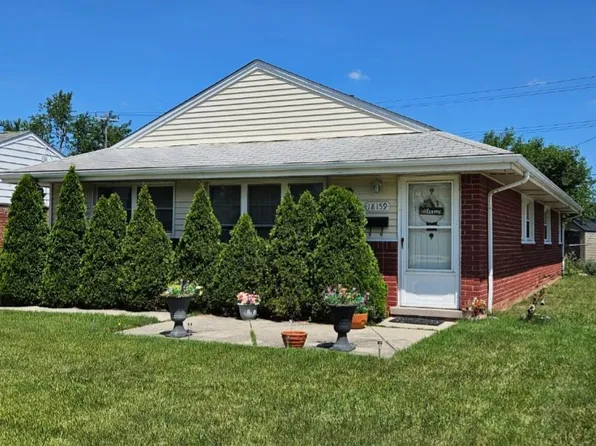 18159 Matthews St, Riverview, MI 48193