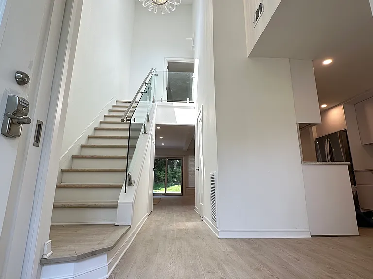 50 Hubbard Ln #7 — Photo 4
