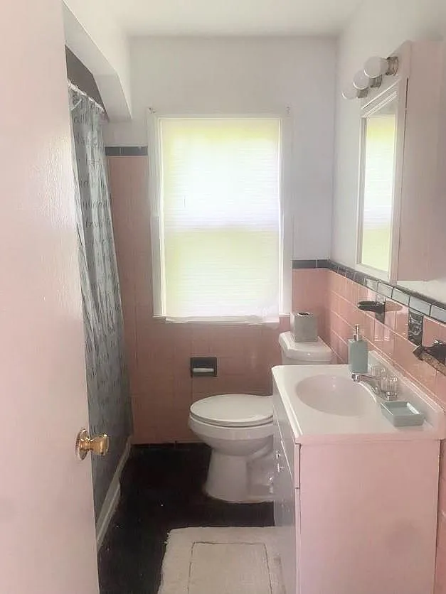 3 bed, 800 sqft, $1,300 — Photo 2