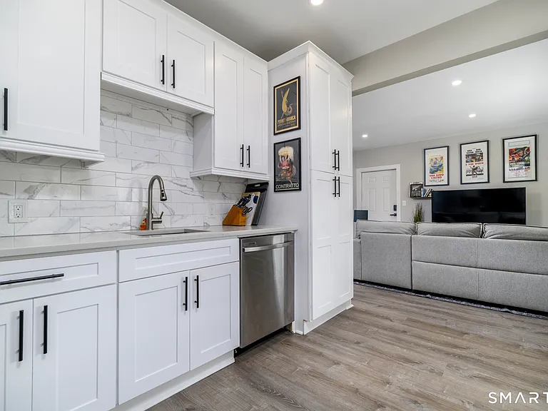 750 Cove Rd #5 — Photo 10