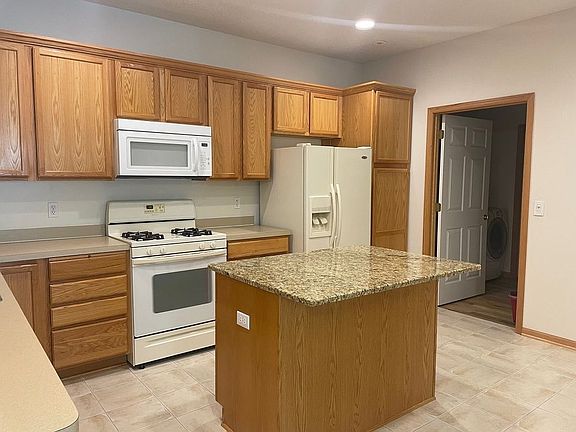 3rd image of 12022 Vermillion St NE Unit D