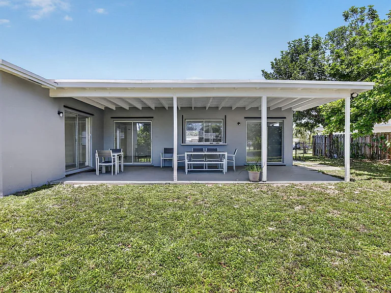 5804 NW 14th St — Photo 41