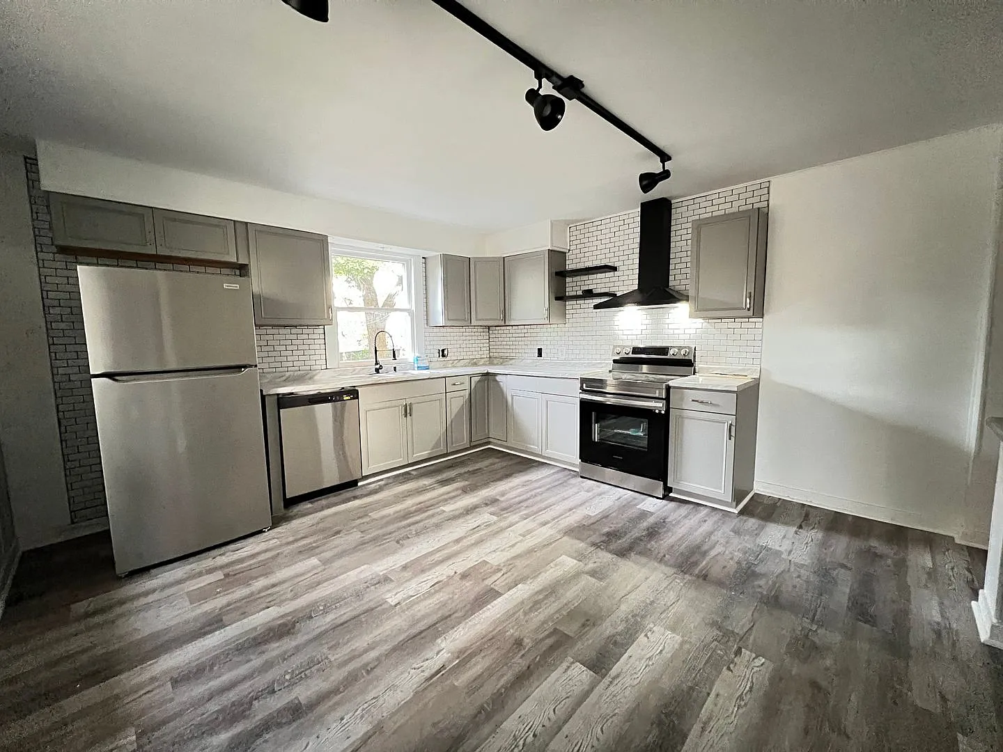 3201 Fairfield Avenue — Photo 4