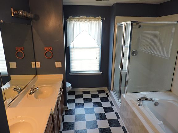 4th image of 310 Pebble Creek Dr