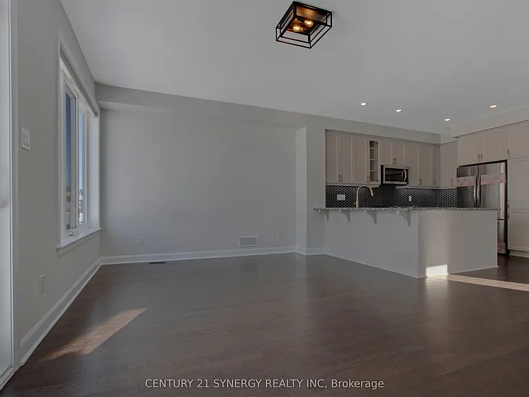 708 SE Taliesin Cres — Photo 11