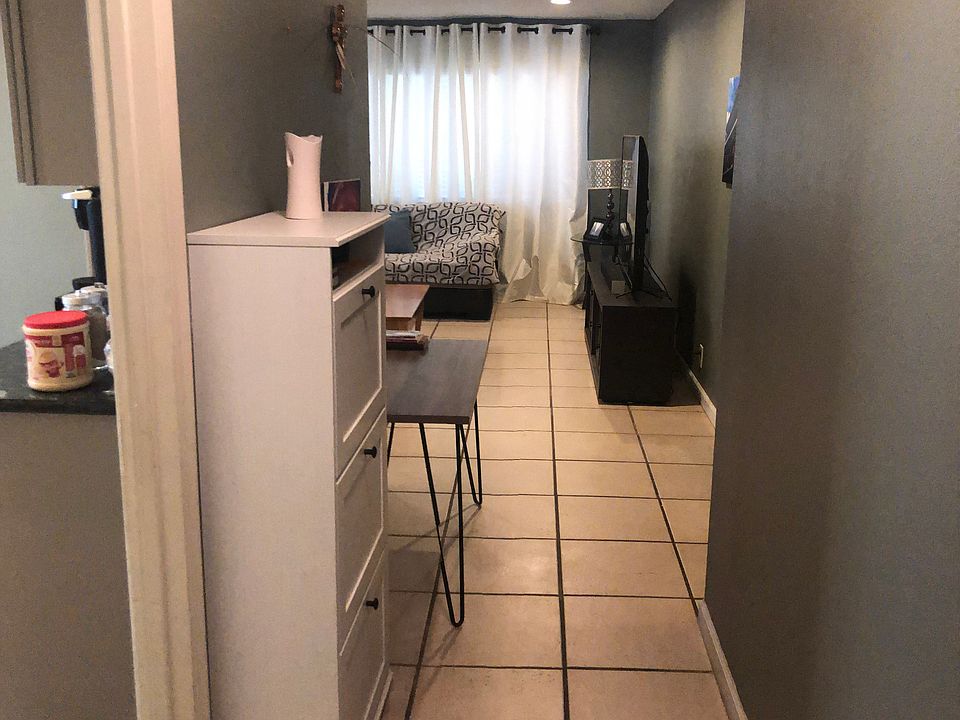 1st image of 530 Scottsdale Dr