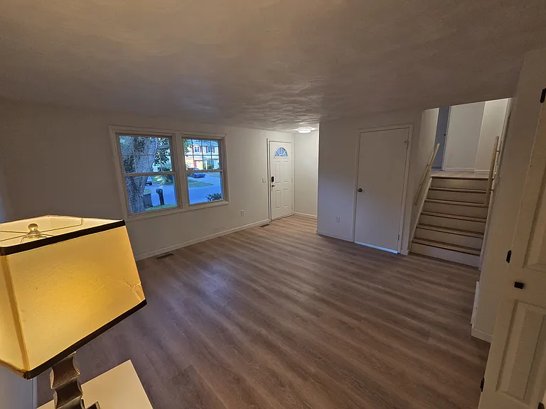 735 Southbriar Rd — Photo 3
