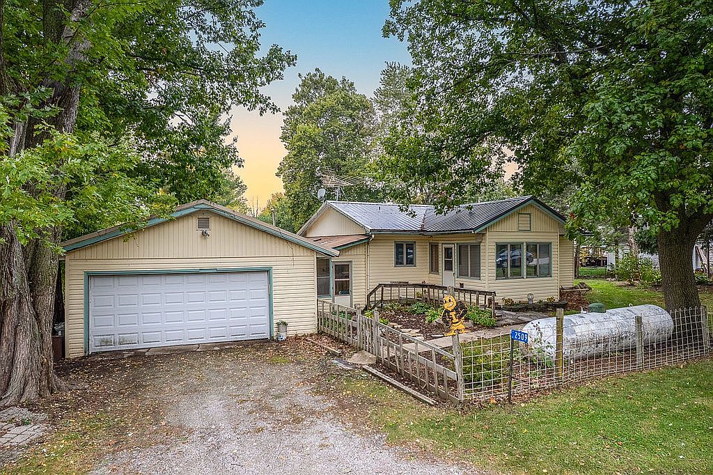 2509 Davey St NE, Iowa City, IA 52240 Zillow