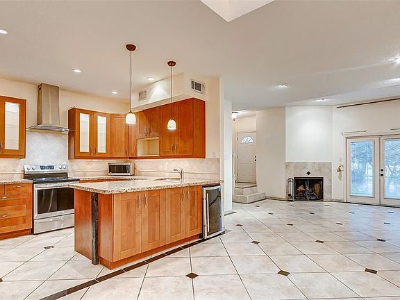 3rd image of 7350 Kirby Dr APT 5
