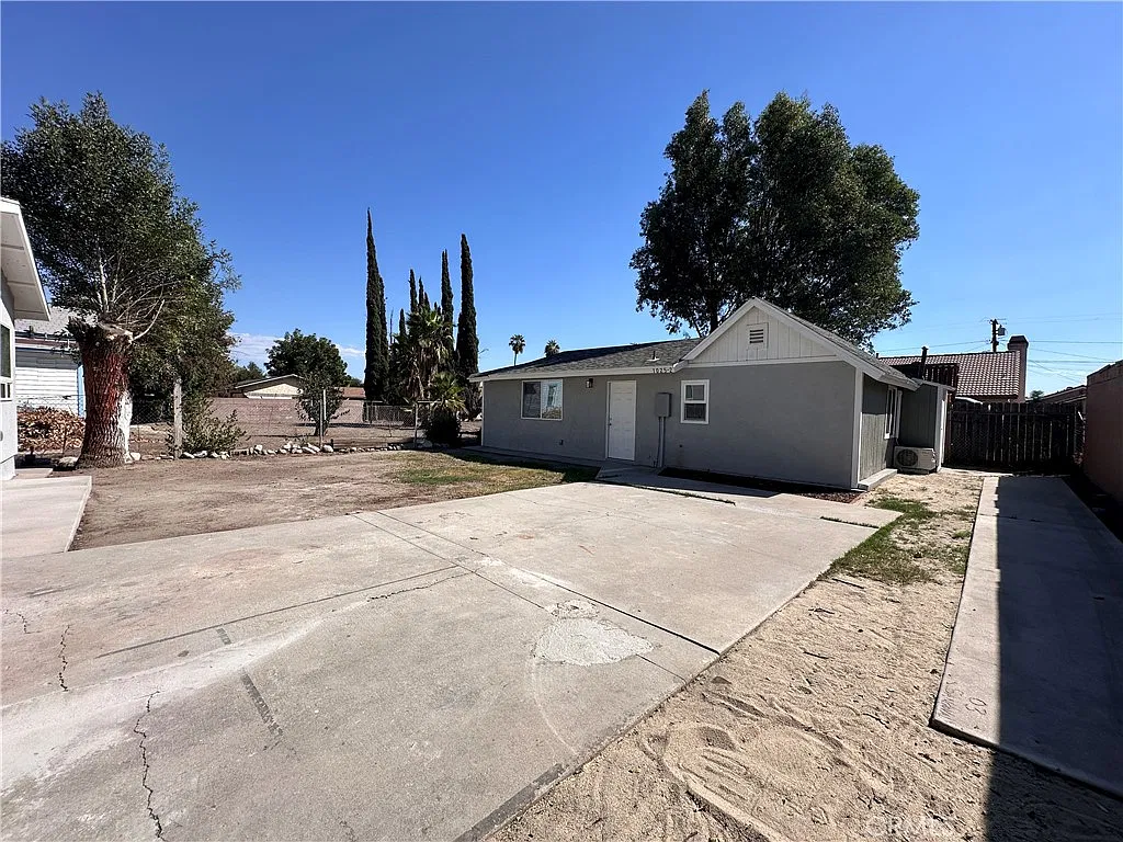 2 bed, 660 sqft, $2,200 — Photo 1