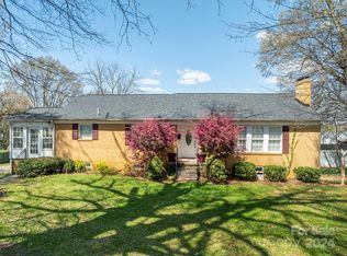 320 W Pine St, Lincolnton, NC 28092