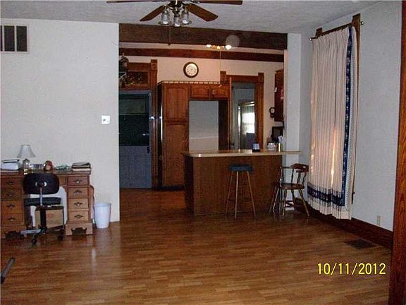 3rd image of 408 W Mechanic St
