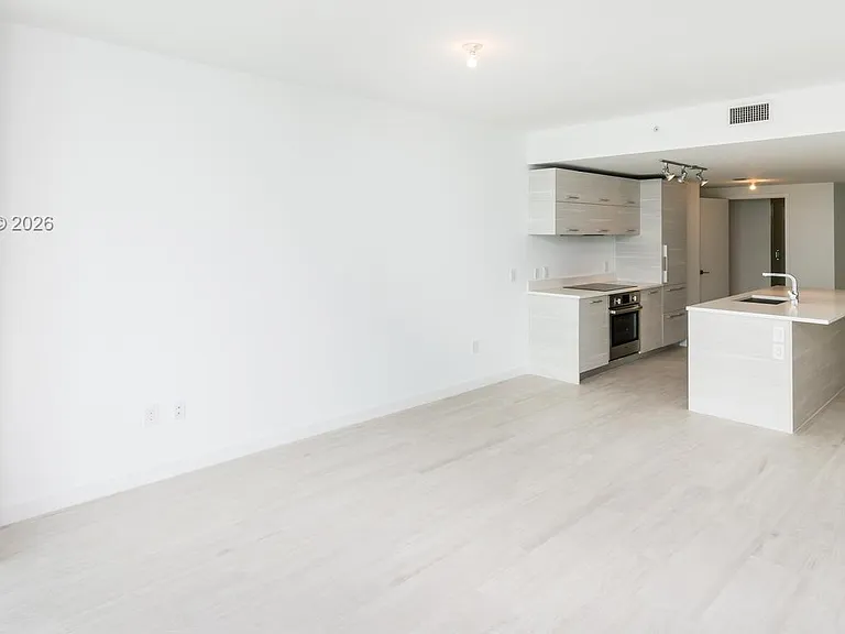 650 NE 32nd St #805 — Photo 10