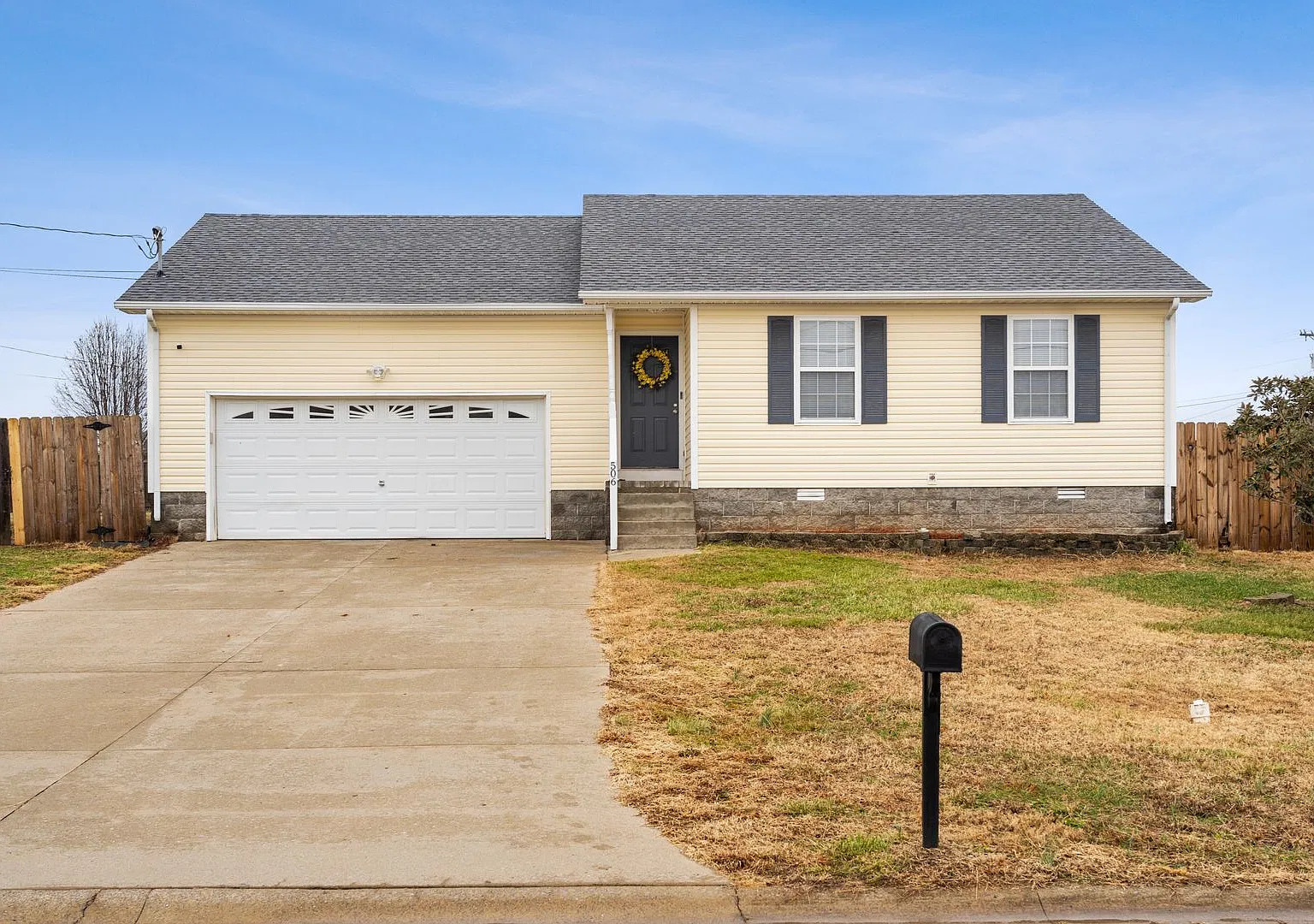 Spacious 3-Bedroom, 2-Bath Rental with Garage and Fenced Yard — Photo 1
