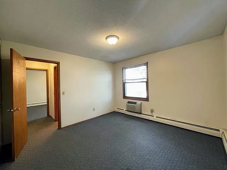 401 9th St SE #204 — Photo 10