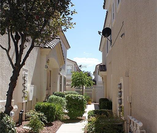 2nd image of 2585 Land Rush Dr
