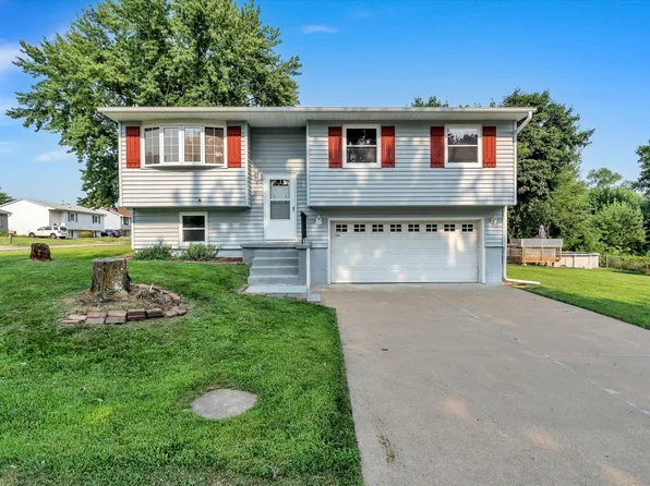5731 N Howell St, Davenport, IA 52806