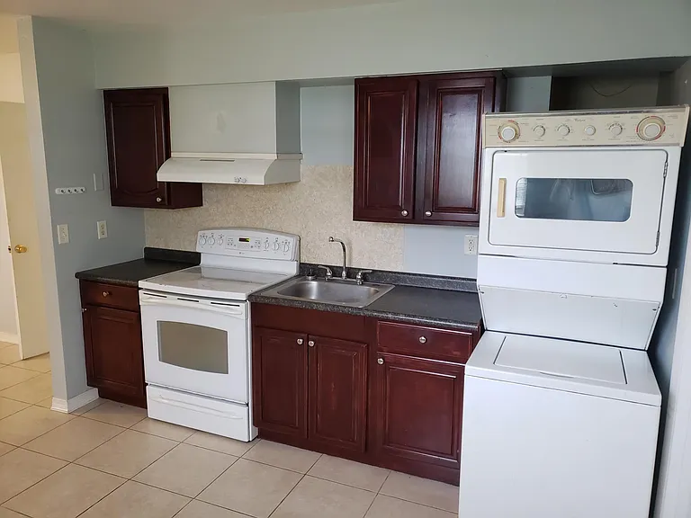 405 NW 11th Ave — Photo 3