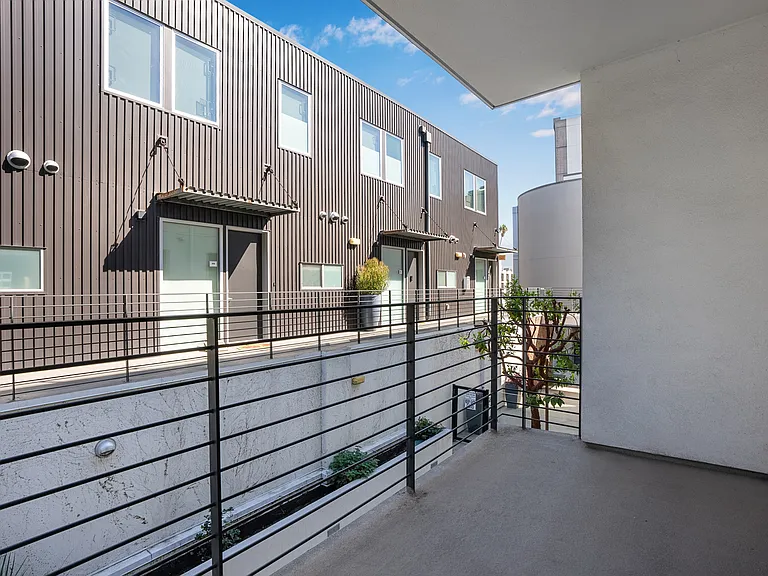 16300 Ventura Blvd #312 — Photo 35