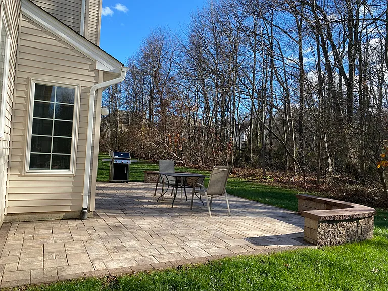 40 Greylynne Dr — Photo 3