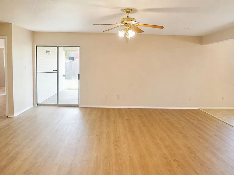 3006 Gus Dr — Photo 4