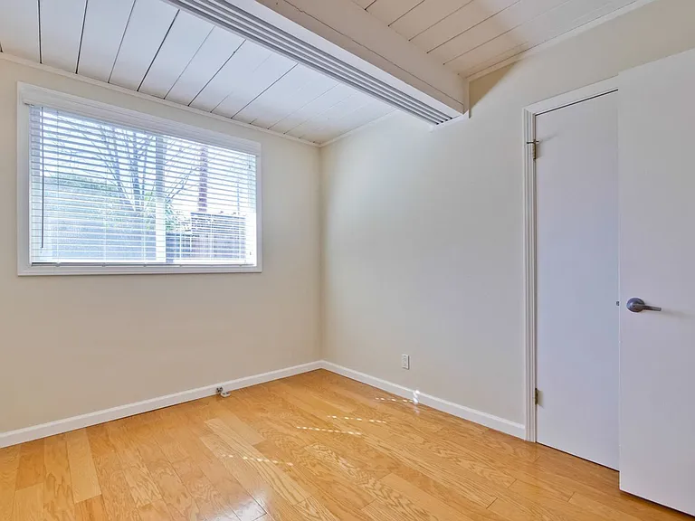 485 Emmons Dr — Photo 36