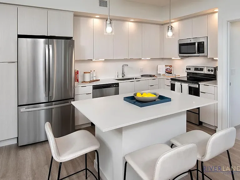 Riverland Apartments — Photo 6