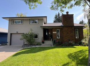 2536 S Chicoutimi Dr NW, Calgary, AB T2L 0W5