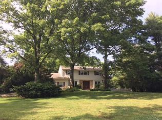 2 Jill Ct, Greenlawn, NY 11740