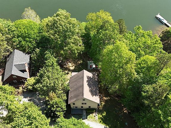2nd image of 160 Stillwater Ln