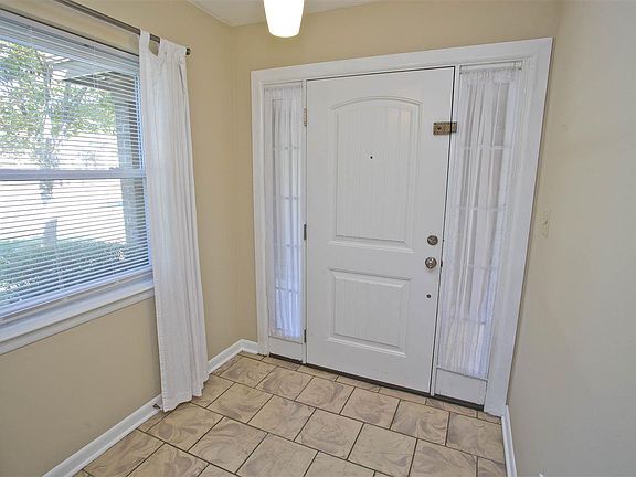 5th image of 5911 Greenwood Ln