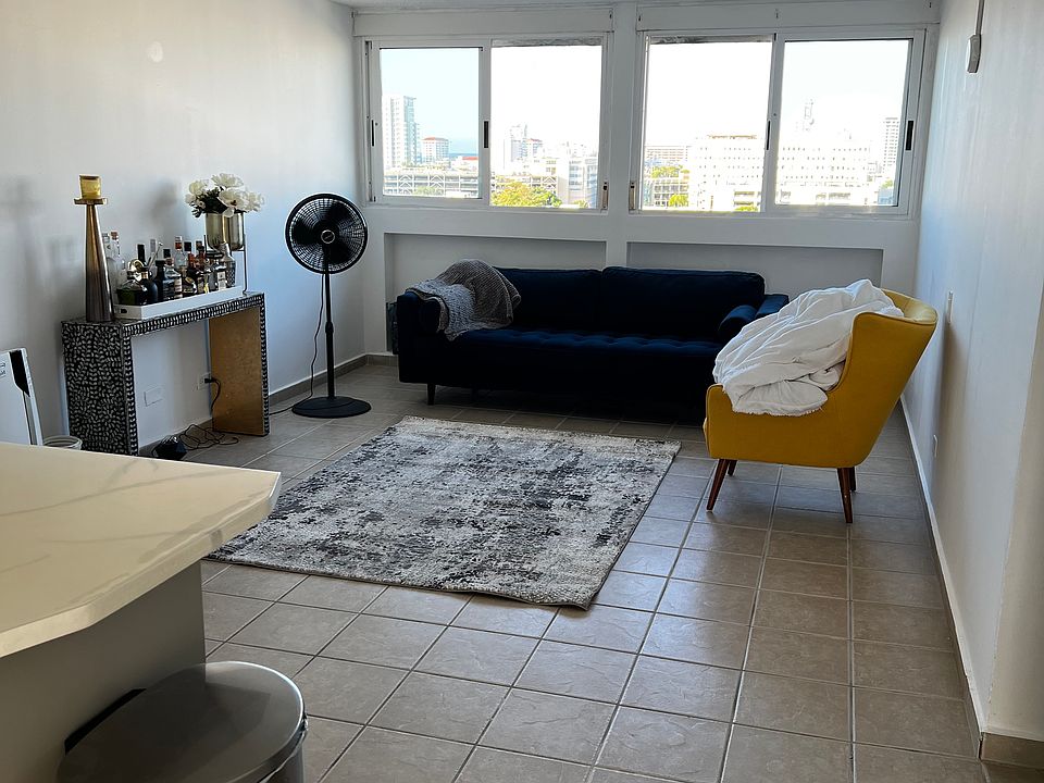 1st image of 1050 Avenida Las Palmas