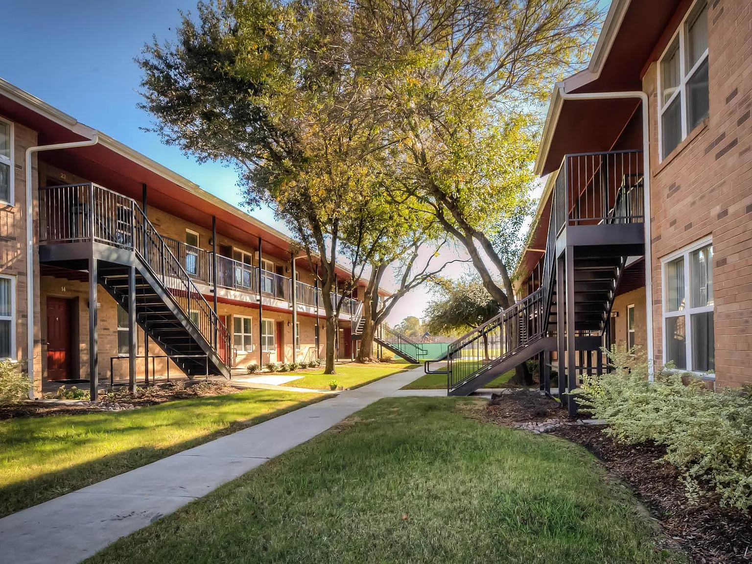 Silver Glen — Photo 1
