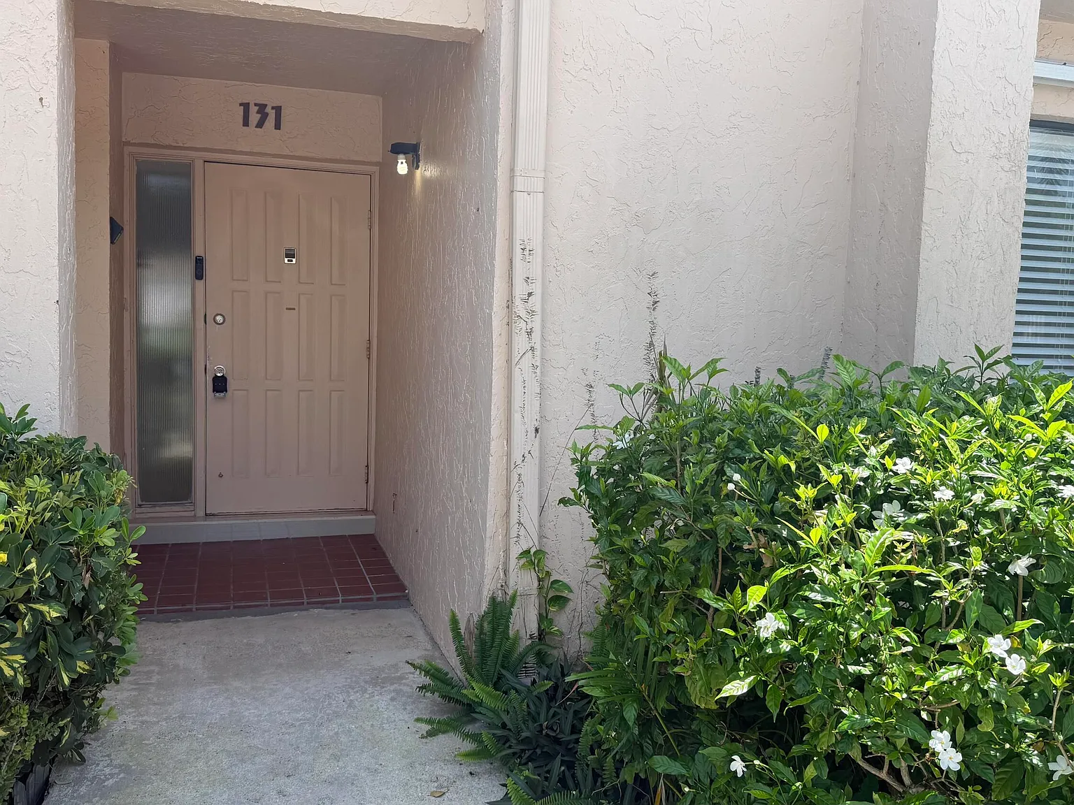 2 bed, 2.0 bath, 1100 sqft, $2,400 — Photo 2