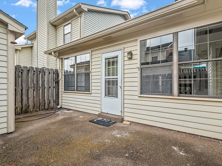 1137 Brentwood Point — Photo 34