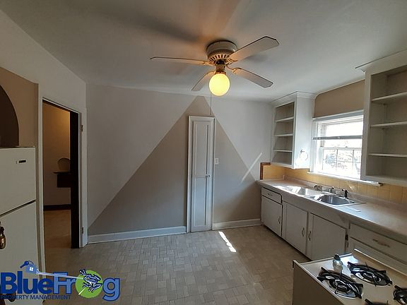 4th image of 313 N Ashland Ave #C